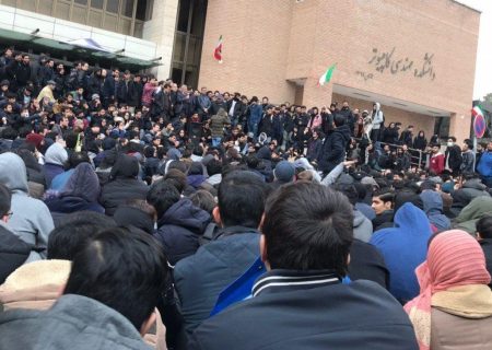 رئیس دانشگاه شریف: تعدادی نیروی موقت به حراست دانشگاه اضافه شده / به ۱۳ دانشجو پیامک عدم حضور در خوابگاه ارسال کرده‌ایم