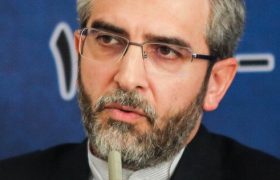 رضا امیری: آقای علی باقری کنی! اگر مثل سعید جلیلی فکر می‌کنی همین حالا کنار بکش!