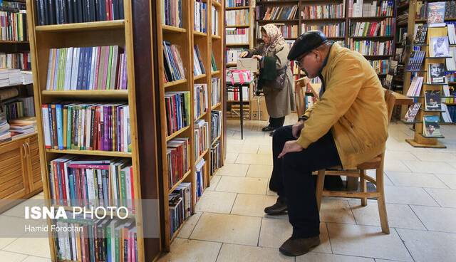 اسدالله امرایی : خبر از تعطیلی کتاب فروشی خوارزمی در تهران توسط سازمان تبلیغات اسلامی را داد