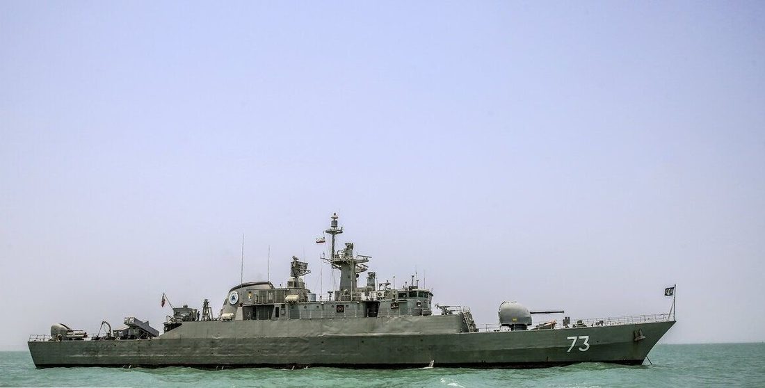 برخورد کشتی ناشناس با شناور ایرانی در خلیج فارس/ دو نفر مفقود و چندین نفر زخمی شدند/ ارتش یک کشتی را توقیف کرد