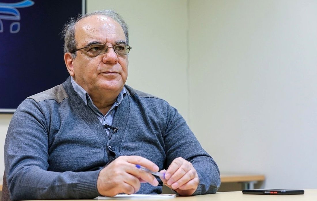 عباس عبدی : نقد‌ مطالبه تغییر قانون اساسی