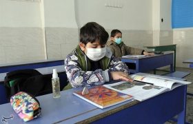 آذر منصوری : پای درد دل معلمان 